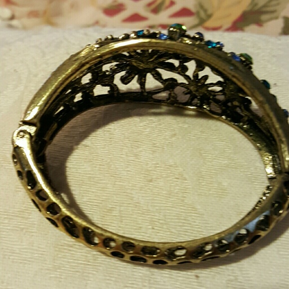 Flowery bracelet - Picture 2 of 4
