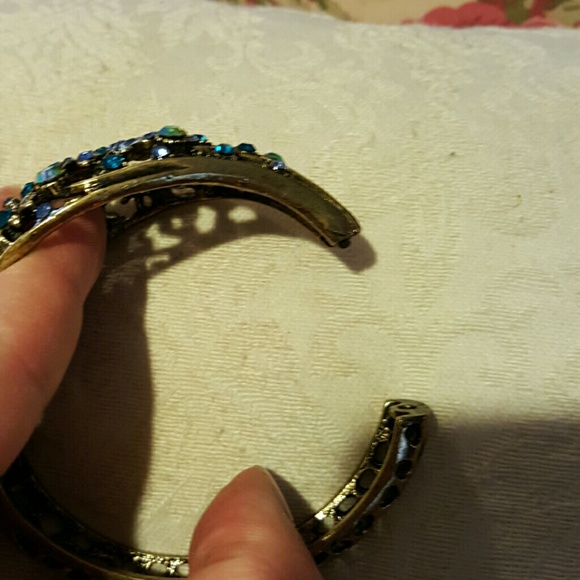 Flowery bracelet - Picture 3 of 4