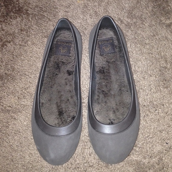 Crocs flats sz 9 with furry lining. Worn once!
