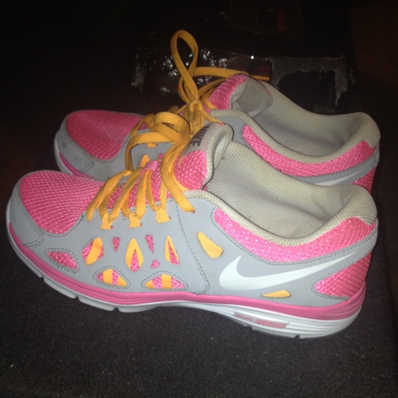 6Y Nike Dual Fushion Athletic Shoes