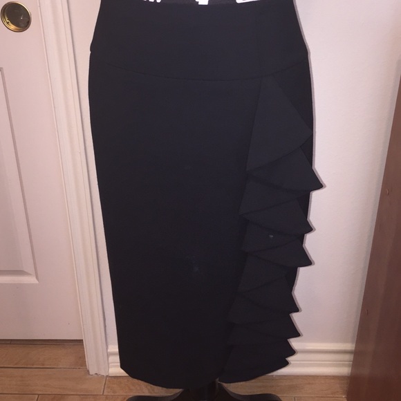 Black skirt with ruffle