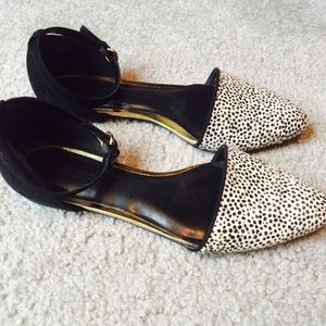 Banana Republic cheetah print flats w/ strap