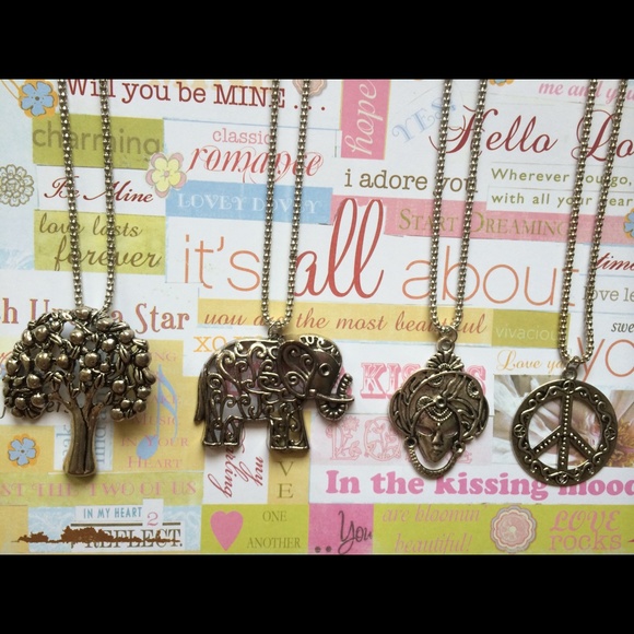 Adorable Elephant Necklace *NEW* - Picture 2 of 3