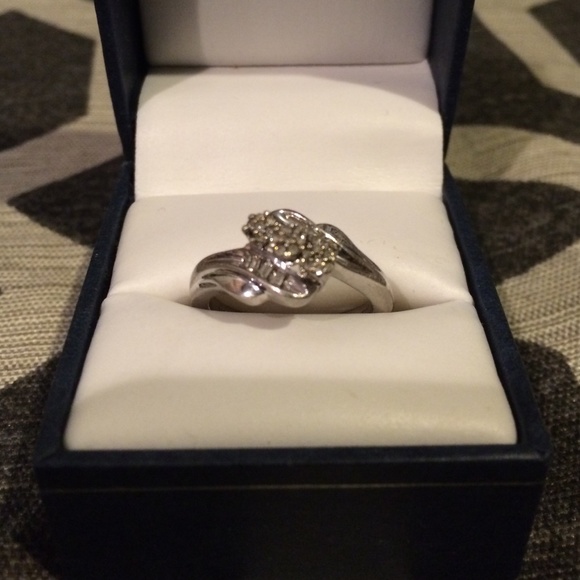 Kay Ring - Picture 3 of 4