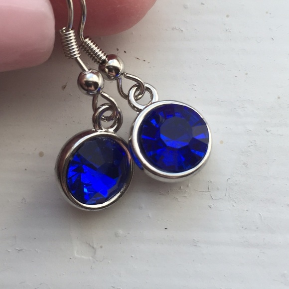 Blue Eyes Crystal/Silver Tone Earrings NEW! - Picture 2 of 4