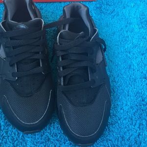 Black Huaraches Youth Size 6.5