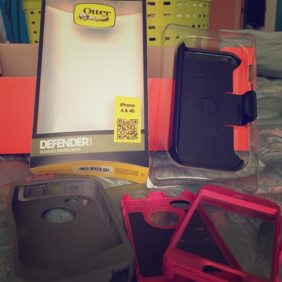 iPhone 4 & 4s otter box and clip.