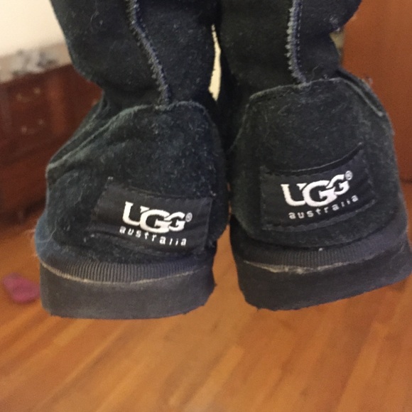 Black UGGS - Picture 4 of 4