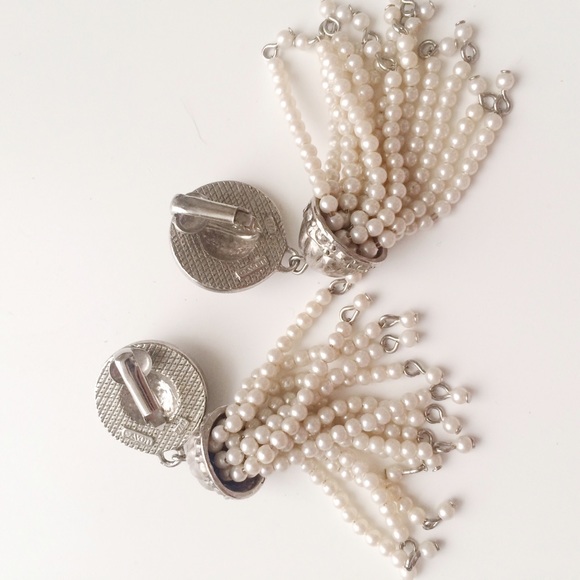 🌀SOLD🌀VINTAGE Silver Pearl CLIP EARRINGS - Picture 2 of 3