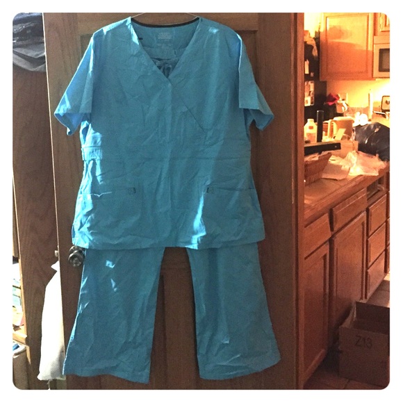 Cherokee workwear scrub set. Like new condition!