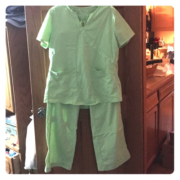 NrG scrub set! Like new condition!