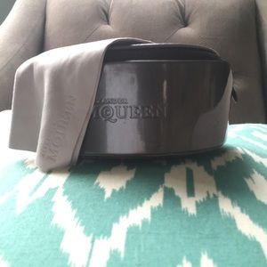 Alexander McQueen case & cloth