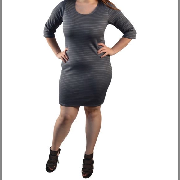 Plus size short dress - Picture 3 of 4