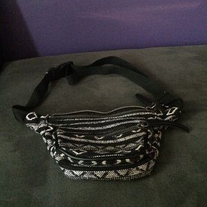 B&W Tribal Print Fanny Pack 😁