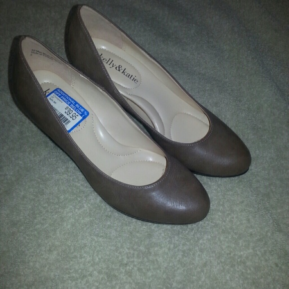 KELLY & KATIE BROWN PUMPS with 3" heels