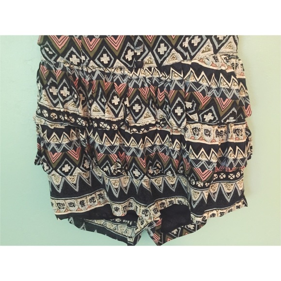 ADORABLE STRAPLESS ROMPER - Picture 2 of 3