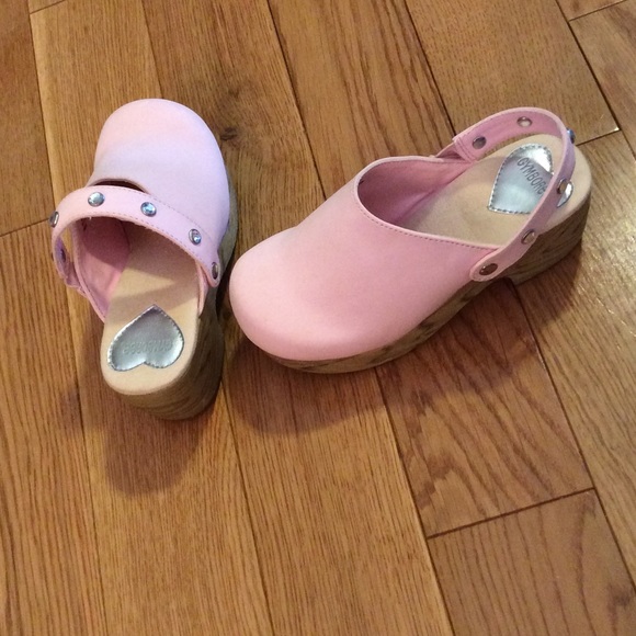 Gymboree pink clugs