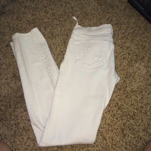 White skinny jeans