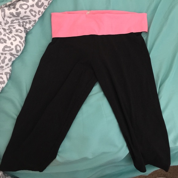 Victoria's Secret yoga crop leggings