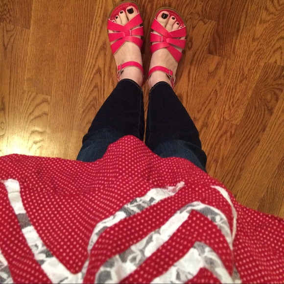 Meet your Posher, Amanda - Picture 2 of 4