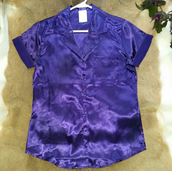 MAKE OFFERS!!! purple Night shirt top,  small NWOT
