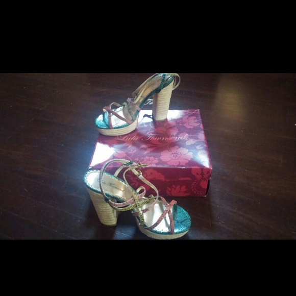 Funky Lulu Townsend size 9 heels - Picture 3 of 4