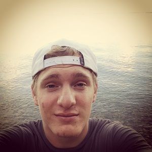 Meet your Posher, Max