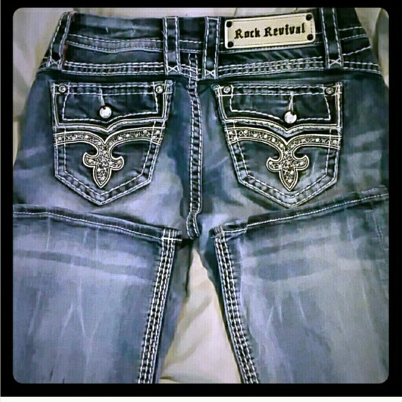 ISO Rock Revival Aleanor in a size 25