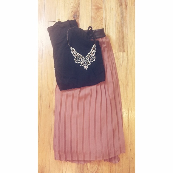Dusky Rose Pleated Skirt