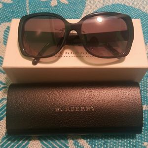 *FINAL SALE* Oversize burberry Sunglasses