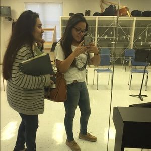 Meet your Posher, Anahi