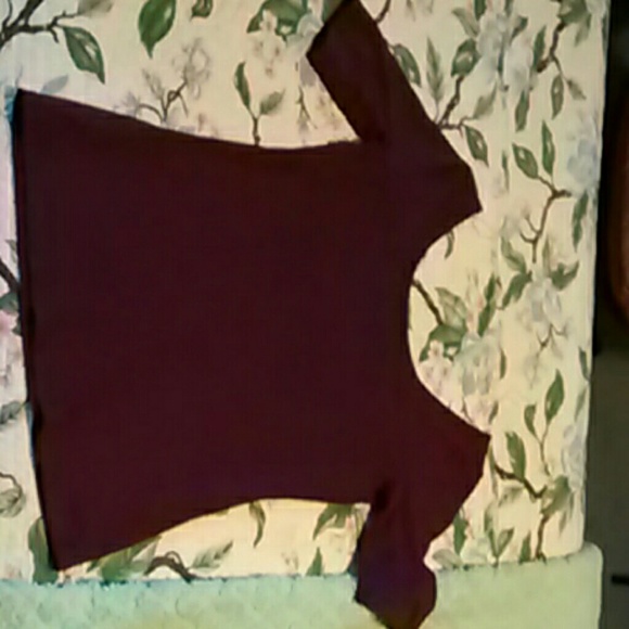 Maroon low cut front and back shirt - Picture 2 of 3