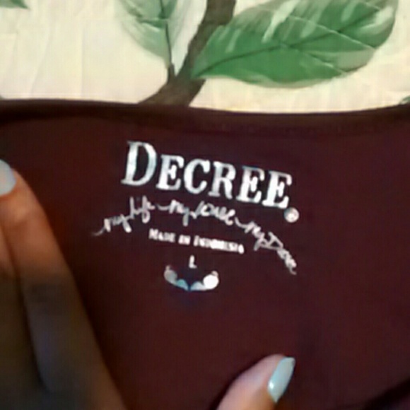 Maroon low cut front and back shirt - Picture 3 of 3