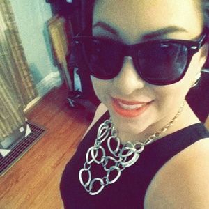 Meet your Posher, Julia