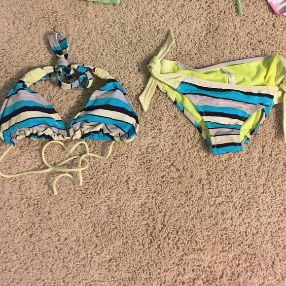 Bathing suits - Picture 4 of 4