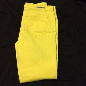 Yellow skinny jeans