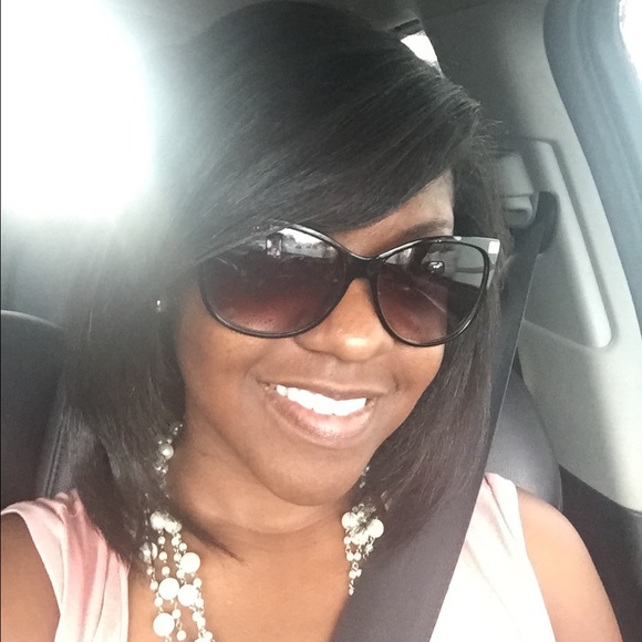 Meet your Posher, Teneia