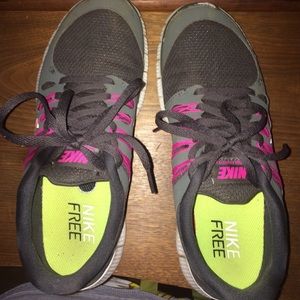 Nike free tennis shoes