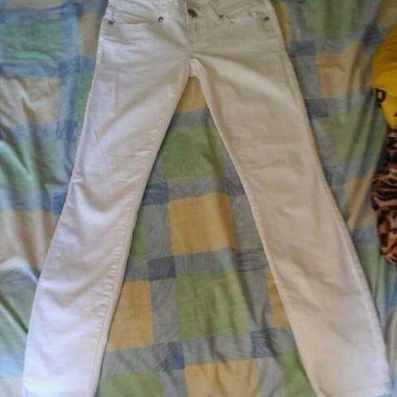 MAKE ME AN OFFER. Guess jeans. - Picture 1 of 3