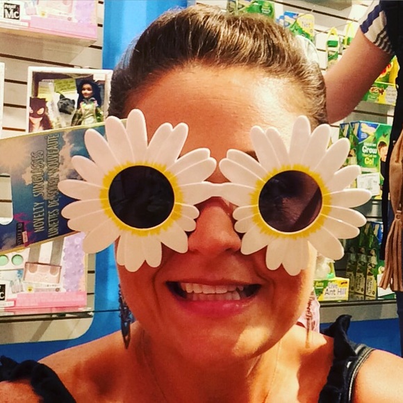 Meet your Posher, Courtney - Picture 2 of 4