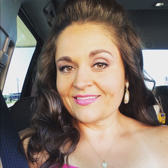 Meet your Posher, Courtney - Picture 3 of 4