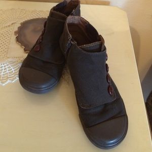 BC Footwear brown canvas rubber sole shoes 9