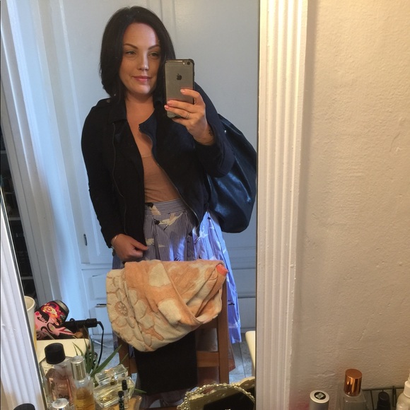 Meet your Posher, Ashlee 🌔 - Picture 6 of 8