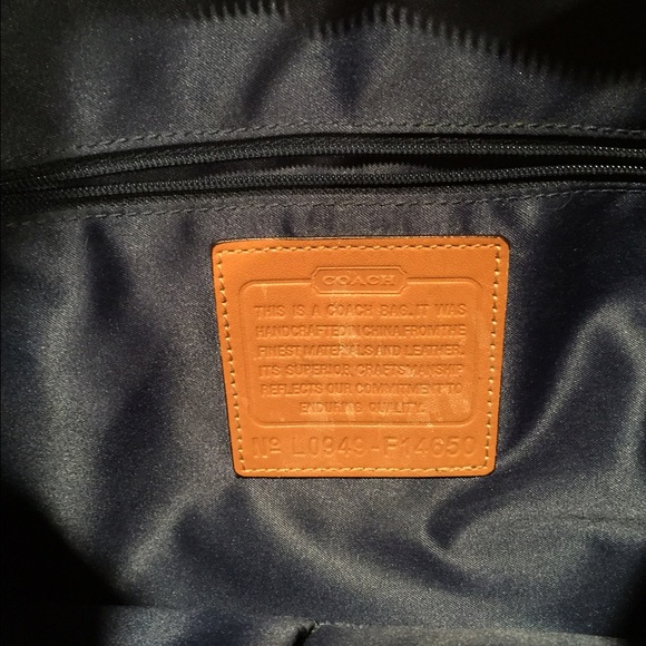 Beautiful patchwork Coach purse!! - Picture 3 of 3