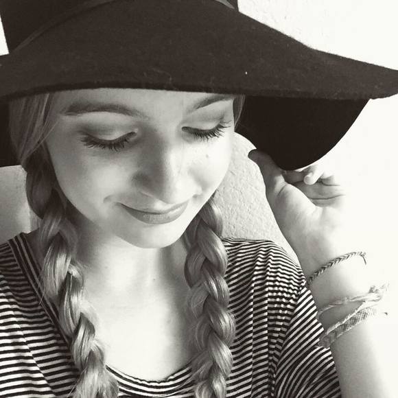 Meet your Posher, Whitney