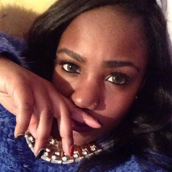 Meet your Posher, Muna