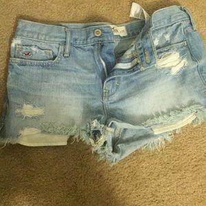 High waisted destroyed shorts