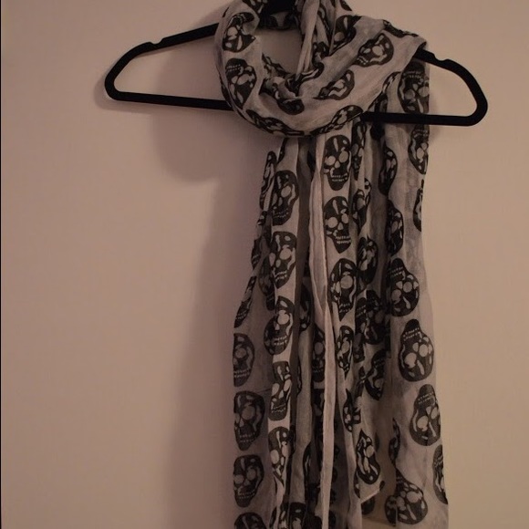 Skull scarf