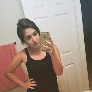 Meet your Posher, Valeria