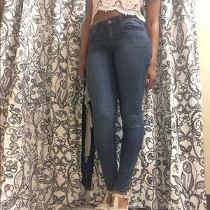 Buffalo Mid-Rise Skinnys